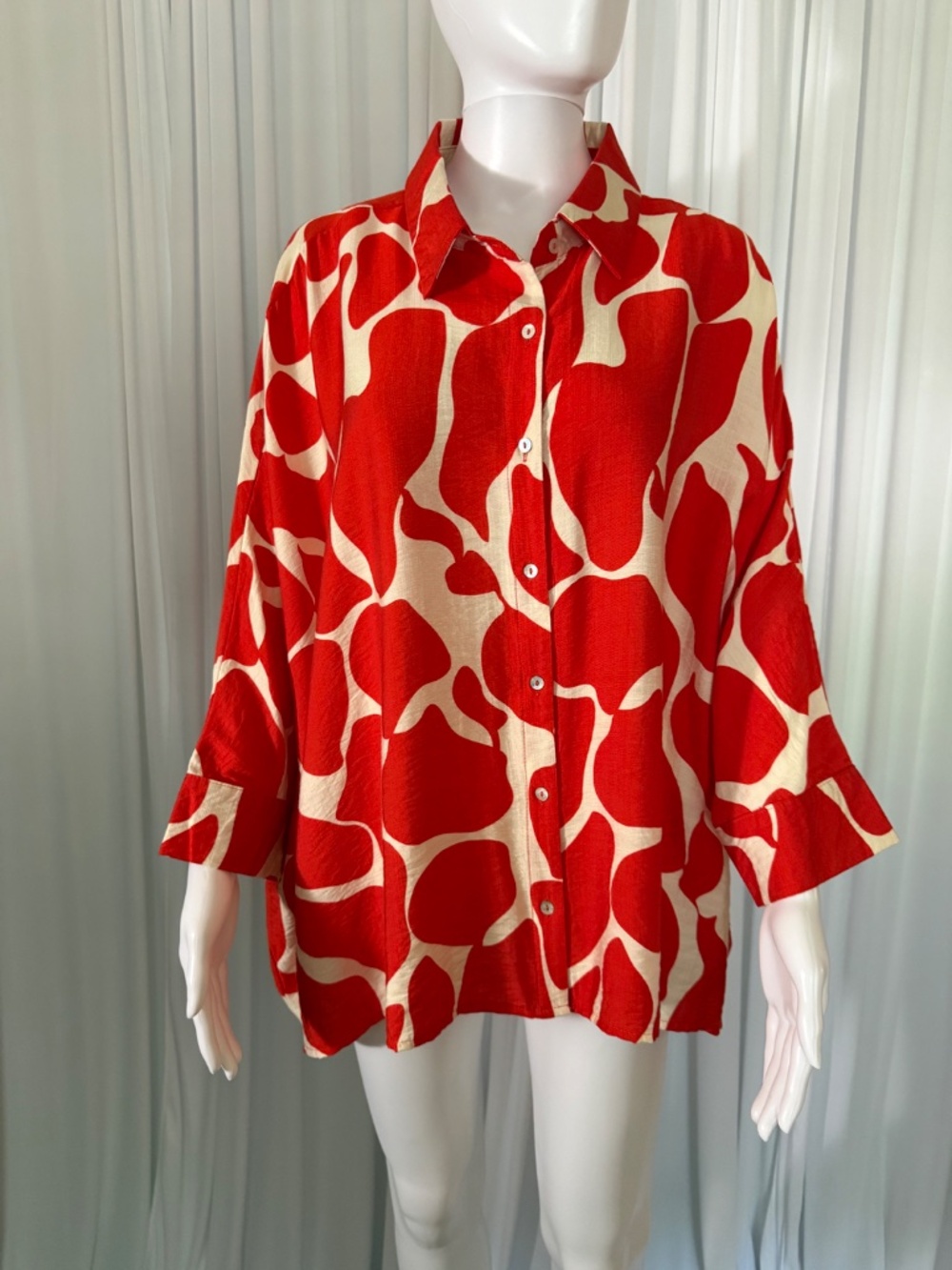 Umgee Red Abstract Print Oversized Button Front Blouse L NWOT - Picture 2 of 16